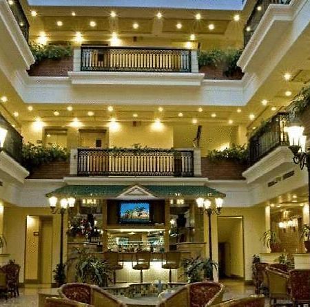 Savoy Suites Noida Exterior foto