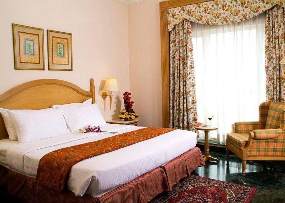 Savoy Suites Noida Exterior foto