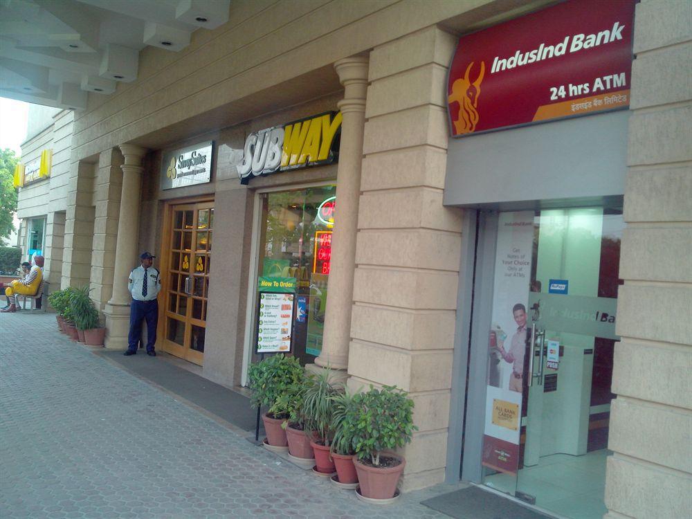 Savoy Suites Noida Exterior foto