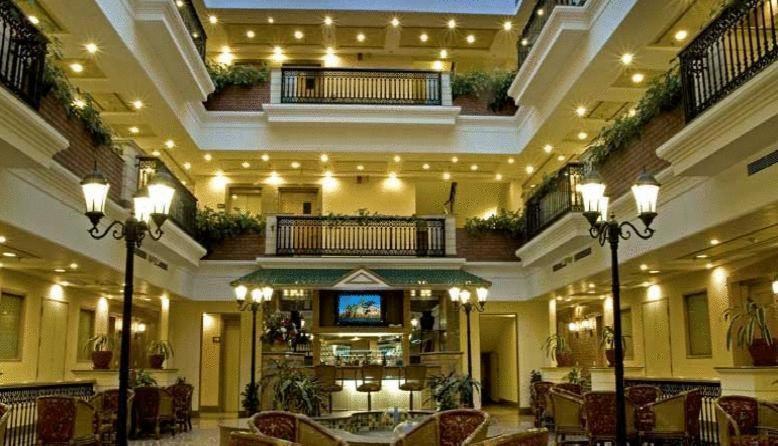 Savoy Suites Noida Exterior foto