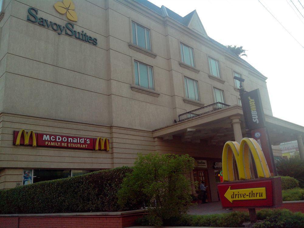 Savoy Suites Noida Exterior foto
