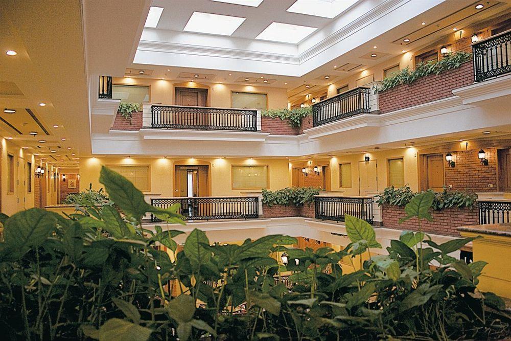 Savoy Suites Noida Exterior foto