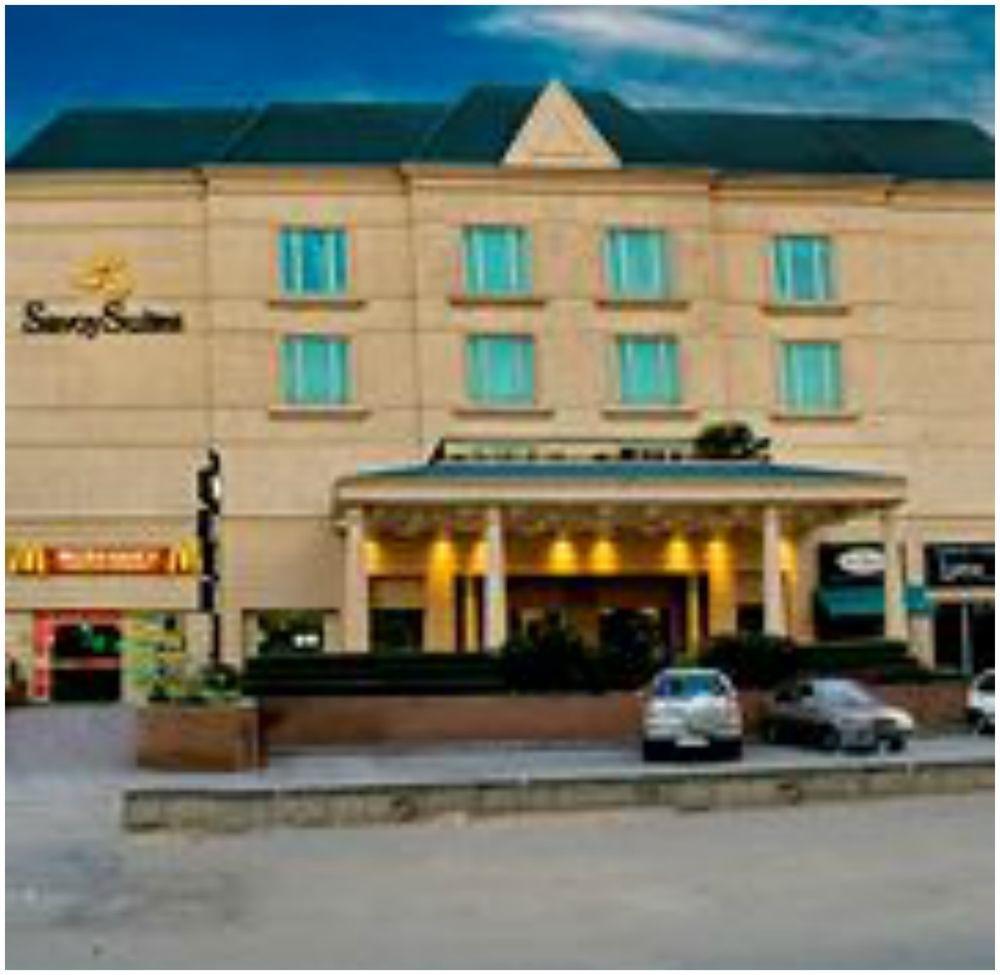 Savoy Suites Noida Exterior foto