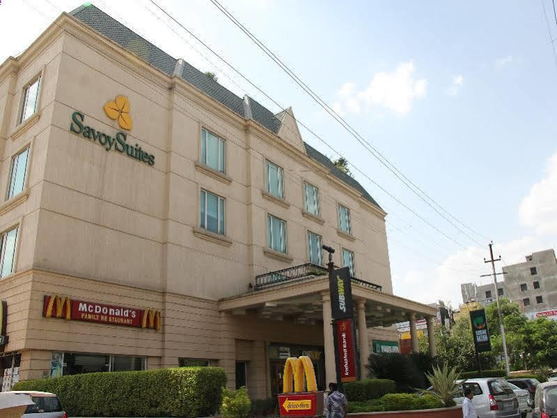 Savoy Suites Noida Exterior foto