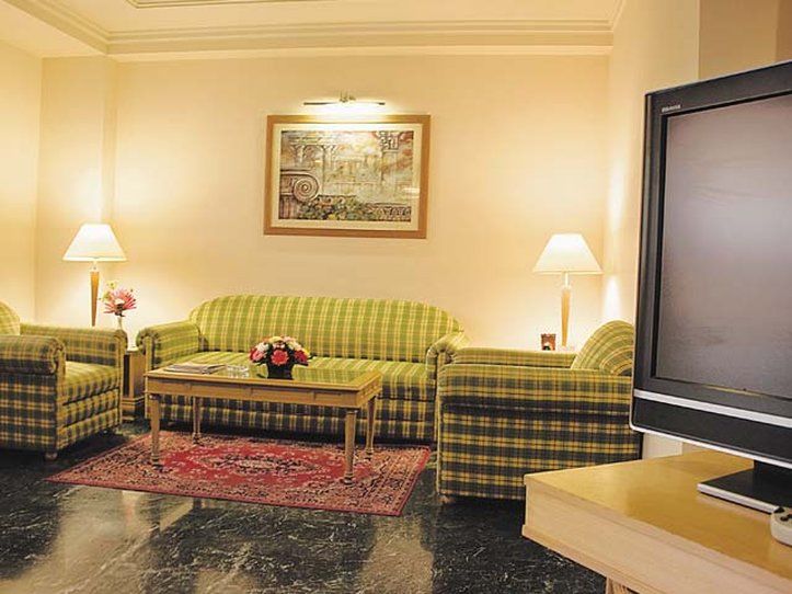 Savoy Suites Noida Exterior foto